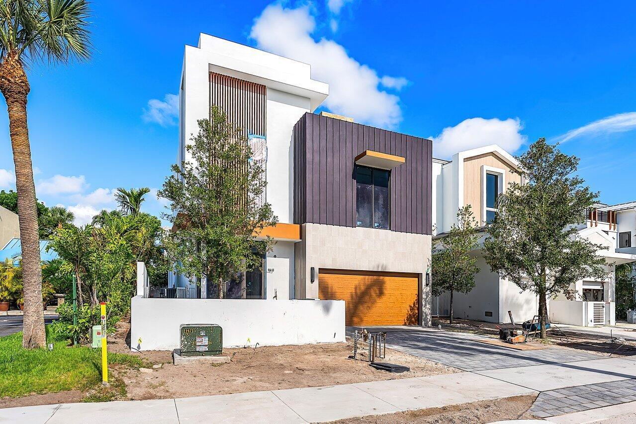 810 Palm Trail
