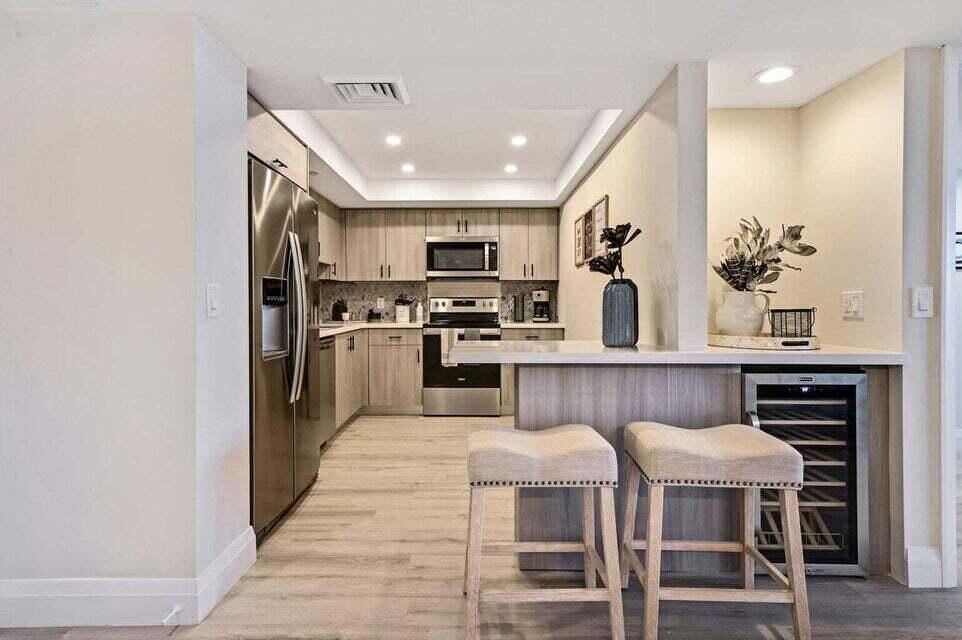 View photos, virtual tours, details... 4201 N OCEAN 1605