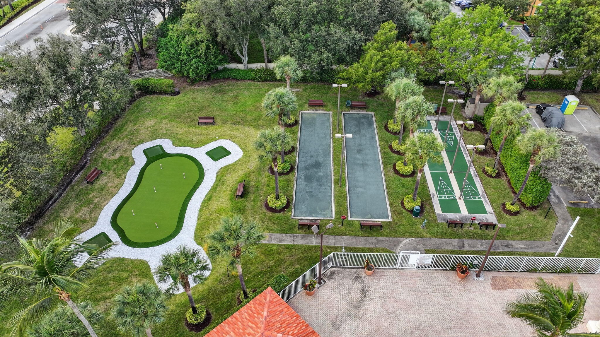 FLORAL LAKES - Residential Lease