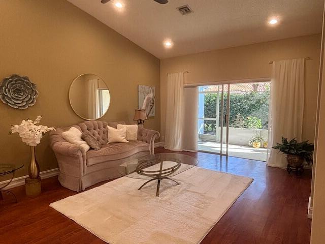 FLORAL LAKES - Residential Lease