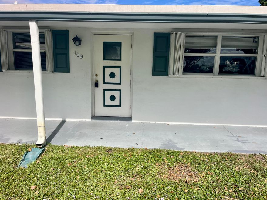 Come see this lovely home. 2/2 Villa in an active 55+ community of Palm Beach Leisureville. Has plenty of natural light and a view of the lake from the Florida room Located just minutes from the beach, shopping and restaurants. Close to the major highway giving you easy access to the Palm Beach International Airport.Make this your Florida home!