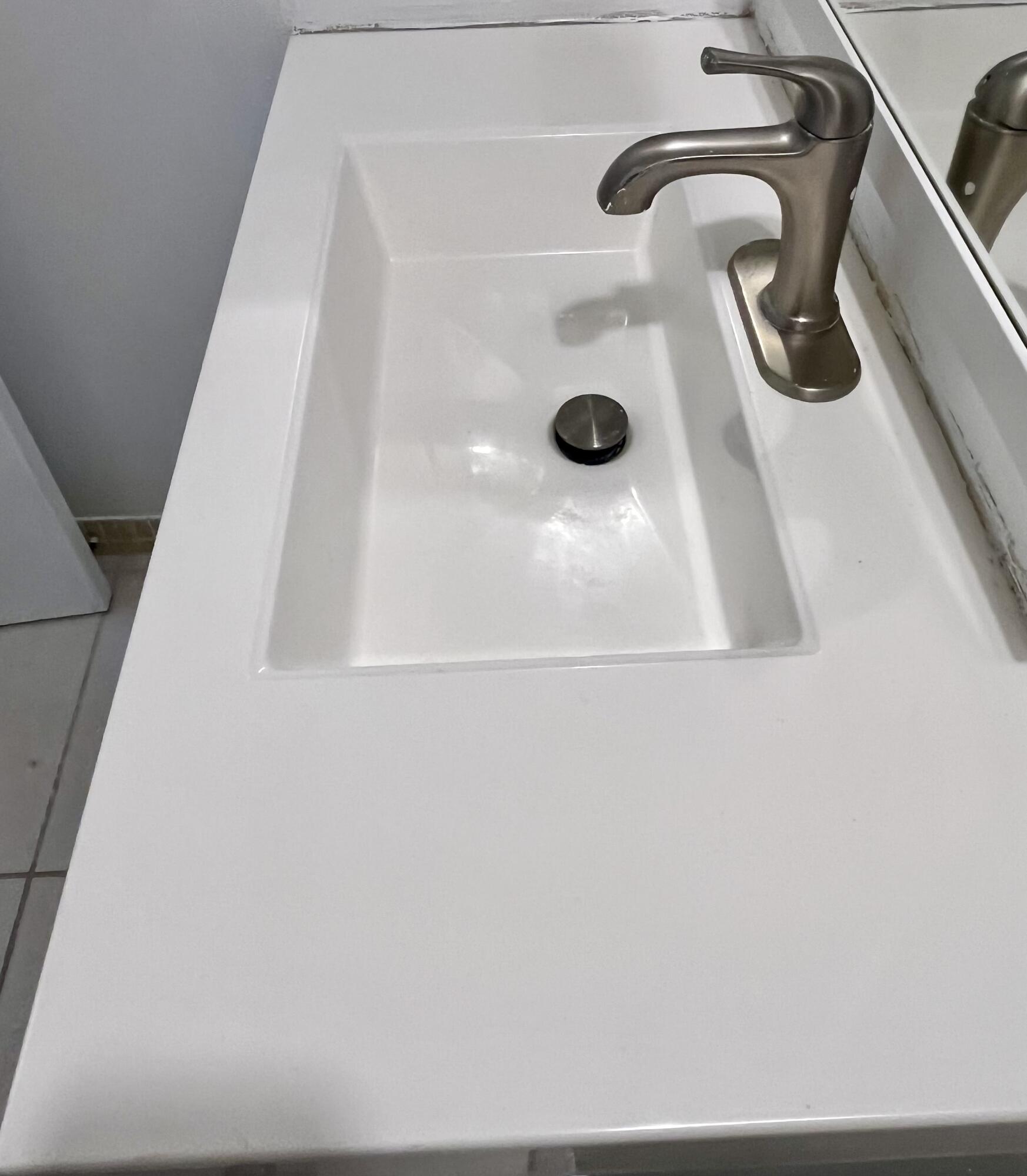 LEISURE LAKE CIRCLE CONDO - Residential Lease