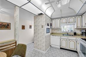 HOLLYBROOK GOLF AND TENNI - Residential