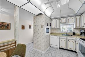 HOLLYBROOK GOLF AND TENNI - Residential