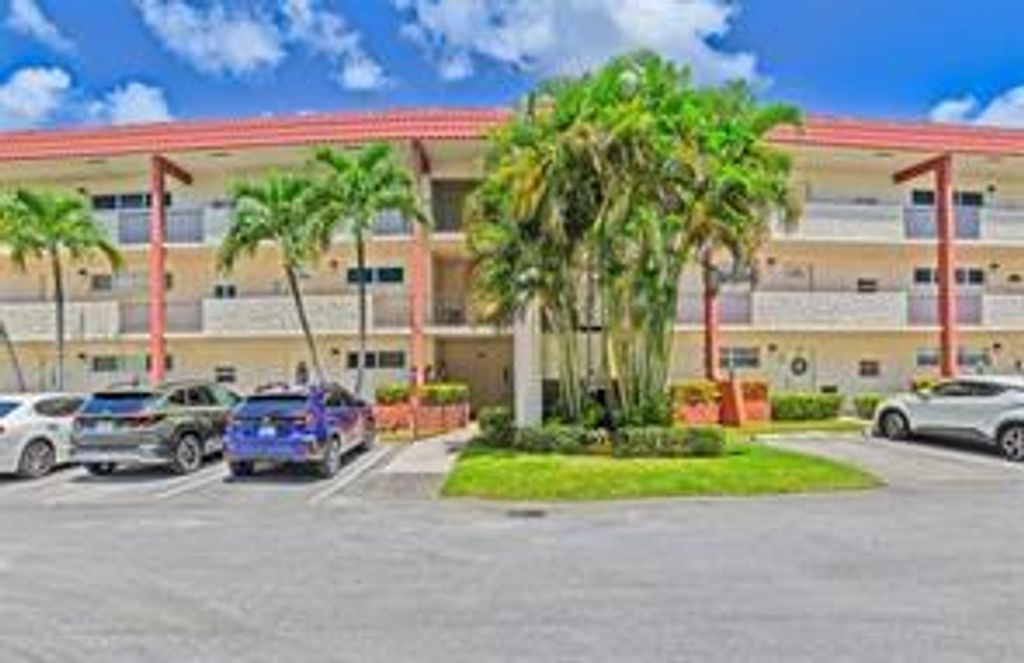 Photo of 9511 N Hollybrook Lake Dr #207, Pembroke Pines, FL 33025 (MLS # F10540941)