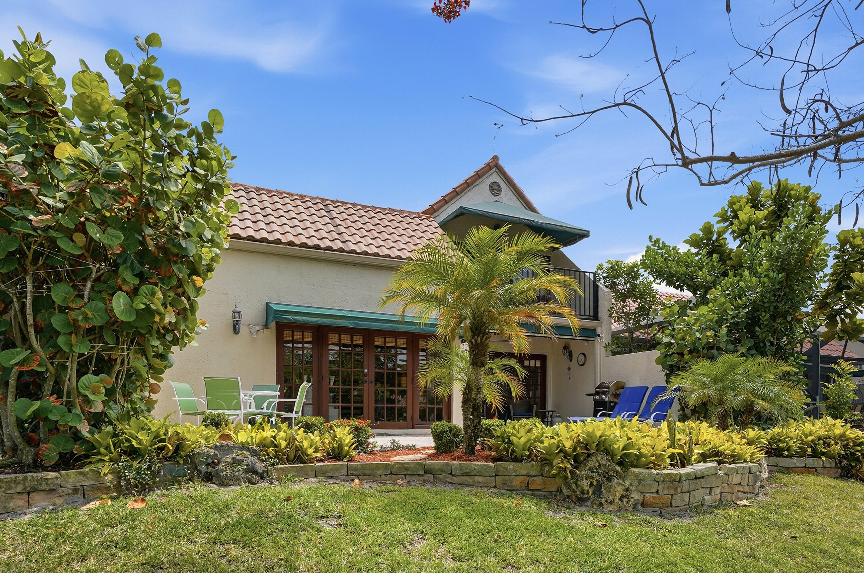 L AMBIANCE OF VIA VERDE - Residential