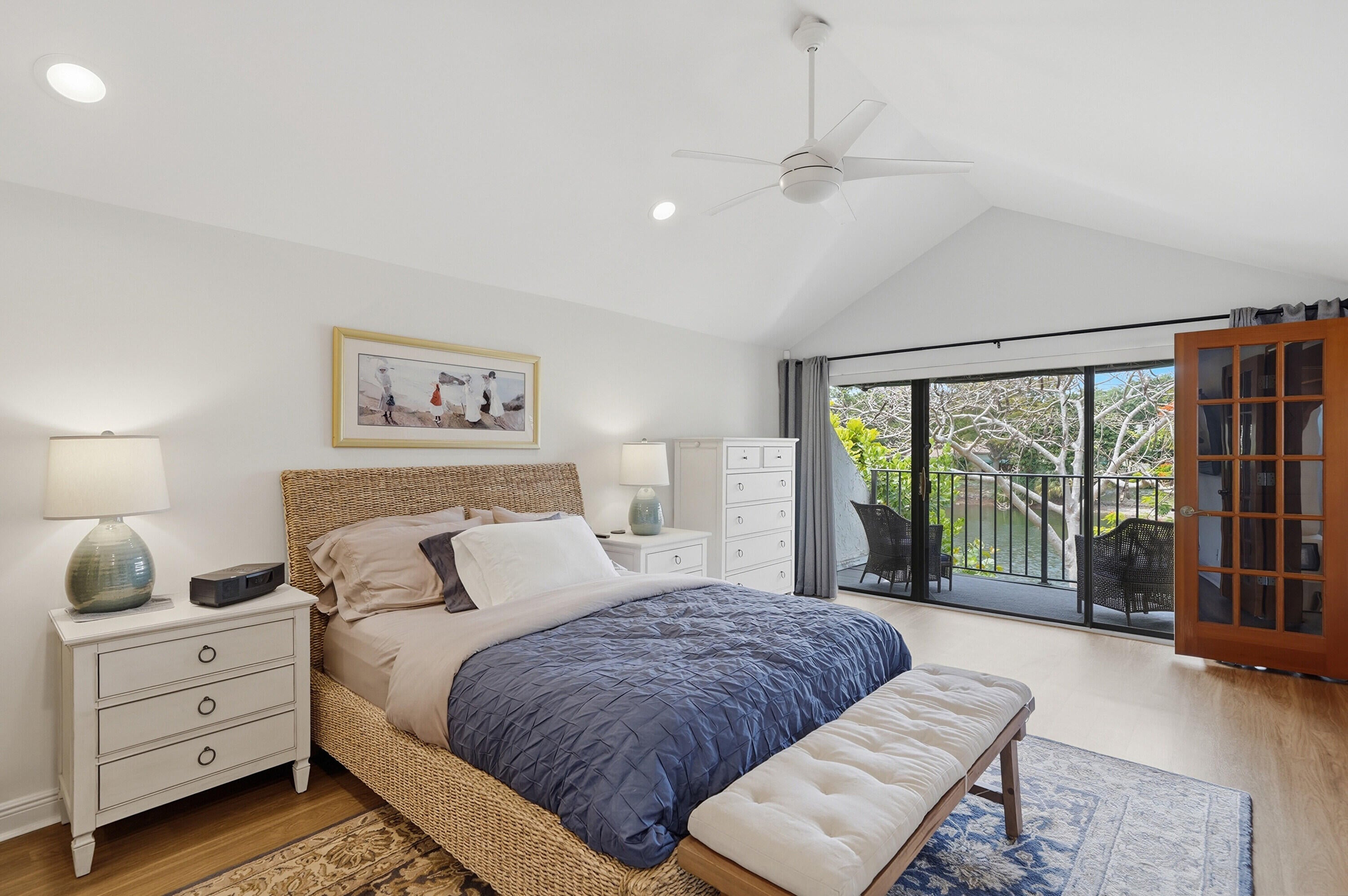 L AMBIANCE OF VIA VERDE - Residential