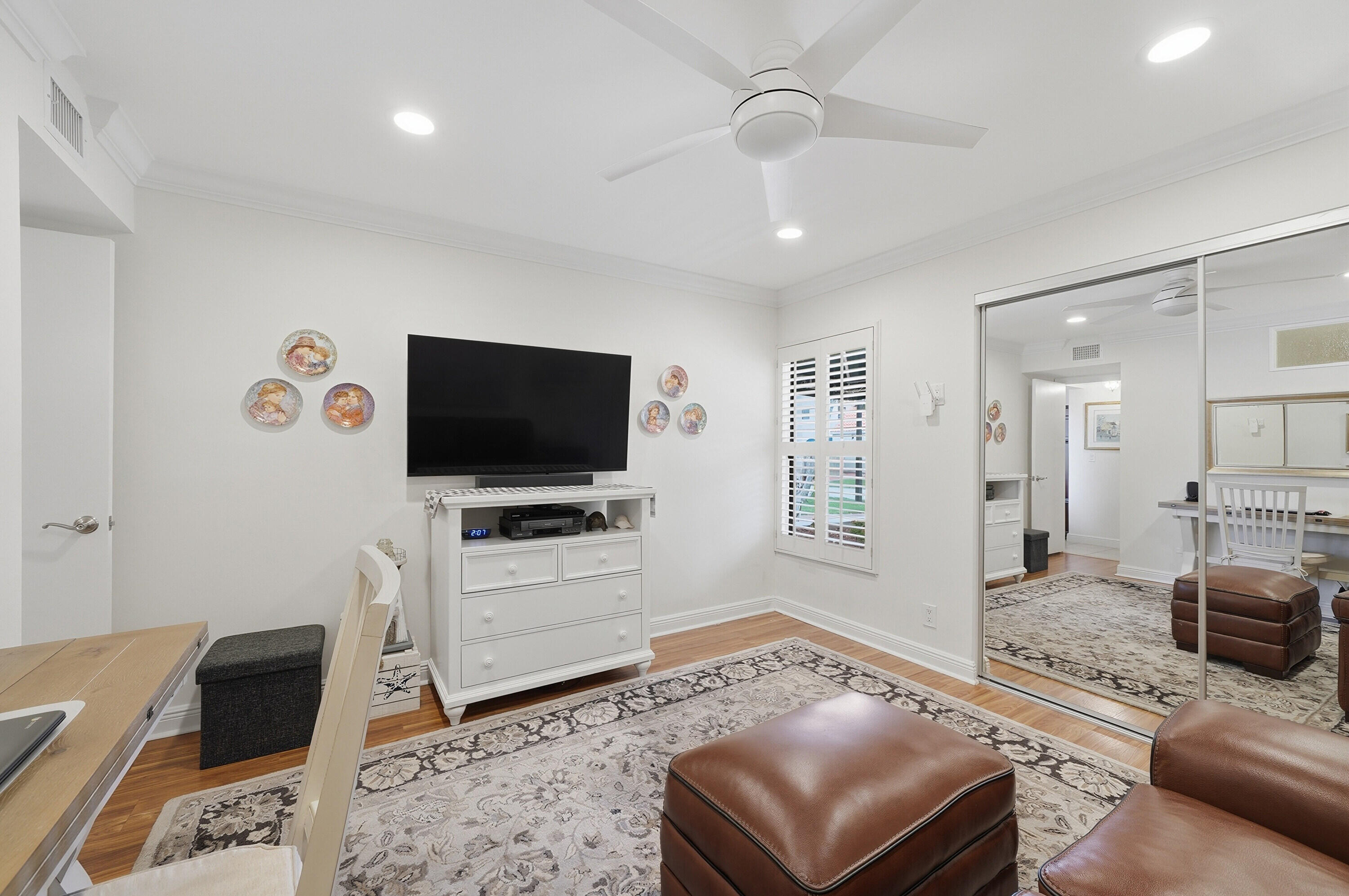L AMBIANCE OF VIA VERDE - Residential
