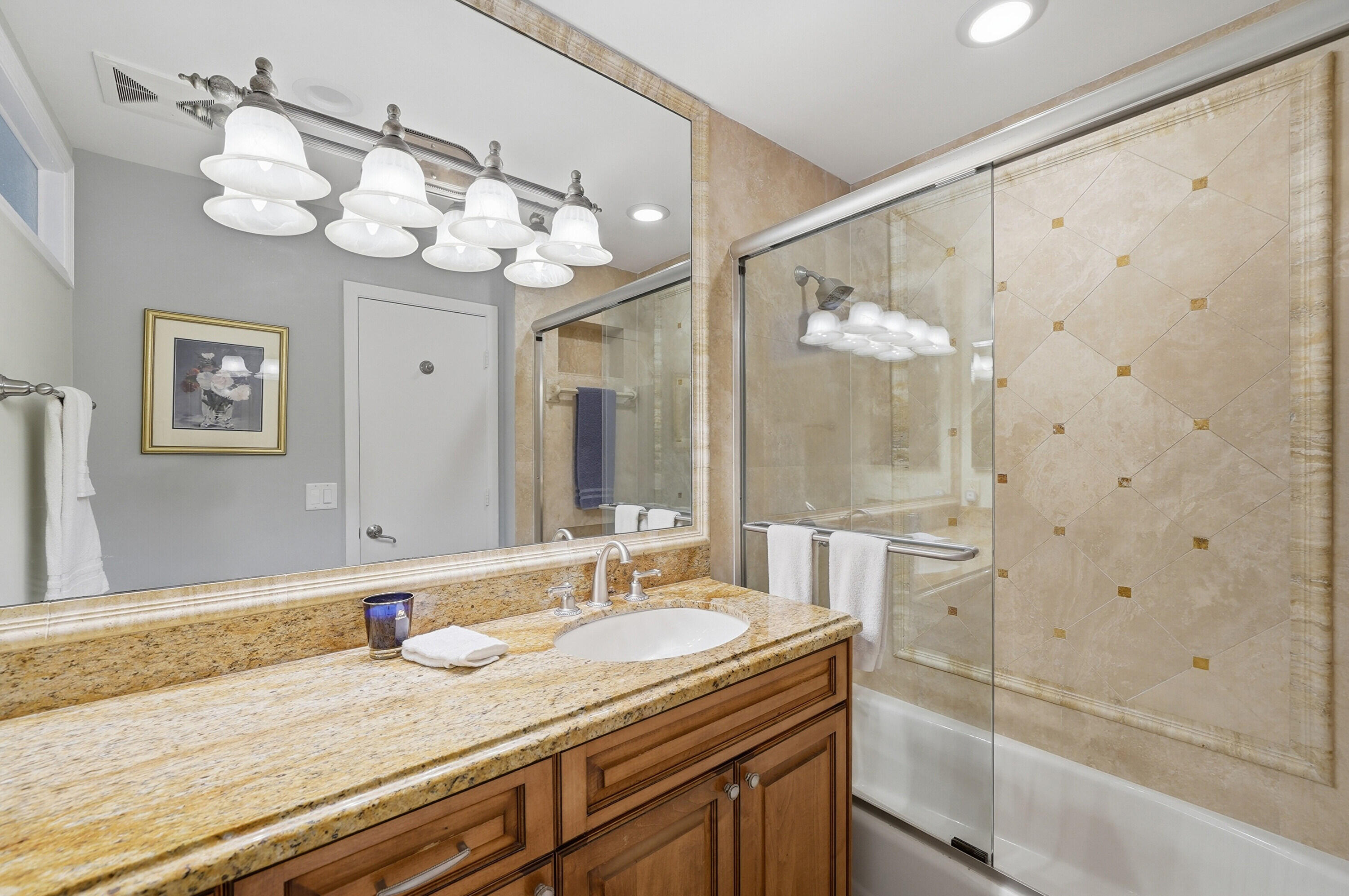 L AMBIANCE OF VIA VERDE - Residential