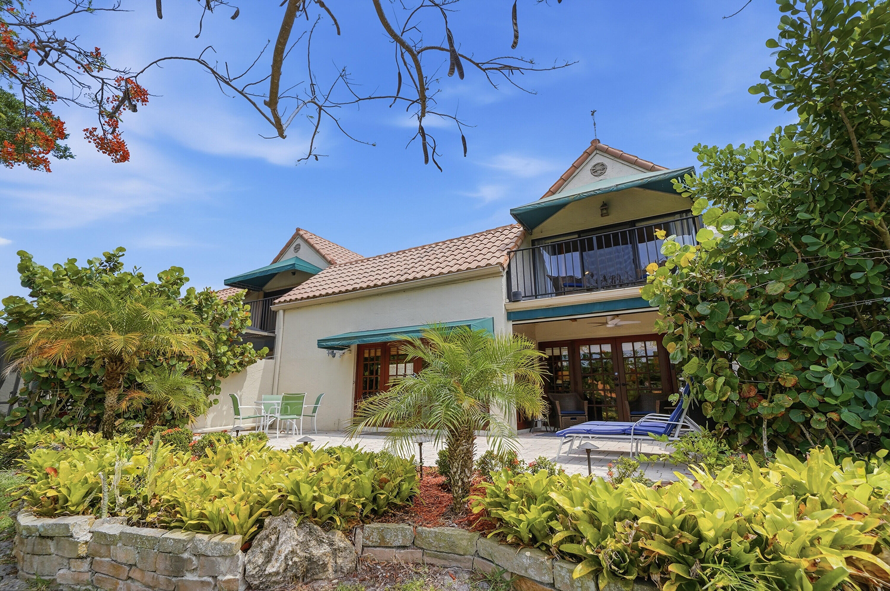 L AMBIANCE OF VIA VERDE - Residential