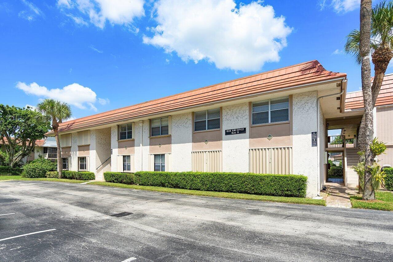 BEAUTIFULLY RENOVATED 1ST FLOOR CORNER UNIT INEAST BOCA. THIS IS A 55+ COMMUNITY AND HAS A CLUB HOUSE AND POOL, IT IS CLOSE TO BOCA COMMUNITY HOSPITAL, MEDICAL OFFICES, I-95, TOWN CENTER MALL, BOCA CENTER, MIZNER PARK, BEACHES AND PARKS. ALL NEWER TILE THROUGHOUT, NEWER KITCHEN (2018), NEWER BATHS (2018), NEW A/C (2022), NEW ROOF (2022), AND WASHER AND DRYER IN THE UNIT! INCLUDES 1 PARKING SPACE WITH PLENTY OF GUEST SPACES.