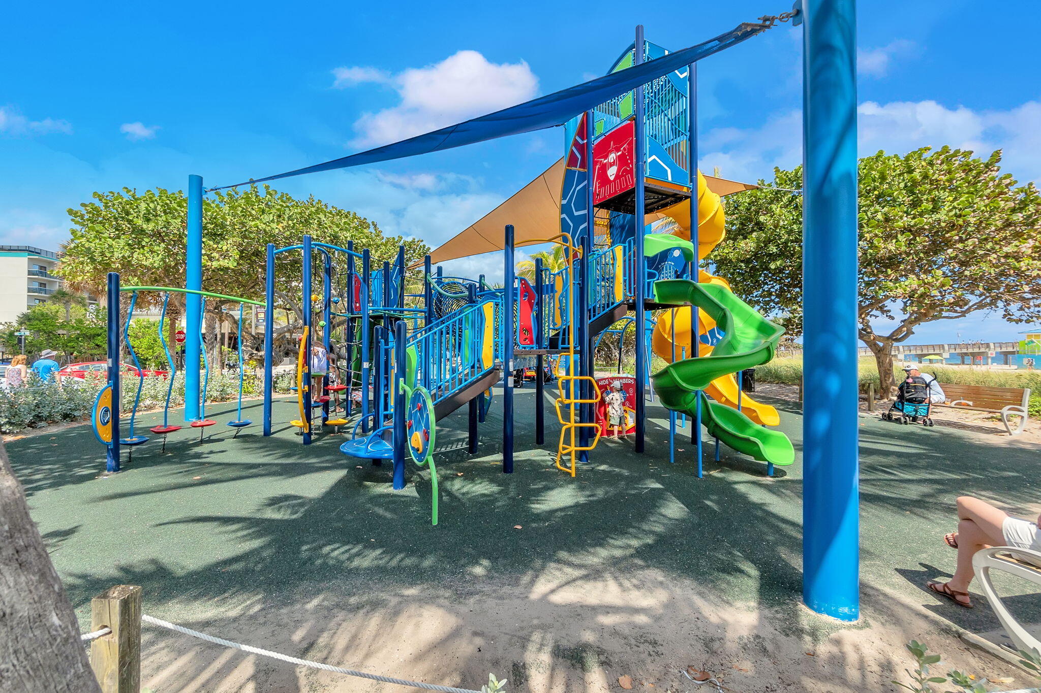 ADMIRALTY TOWERS CONDOMINIUM - Residential