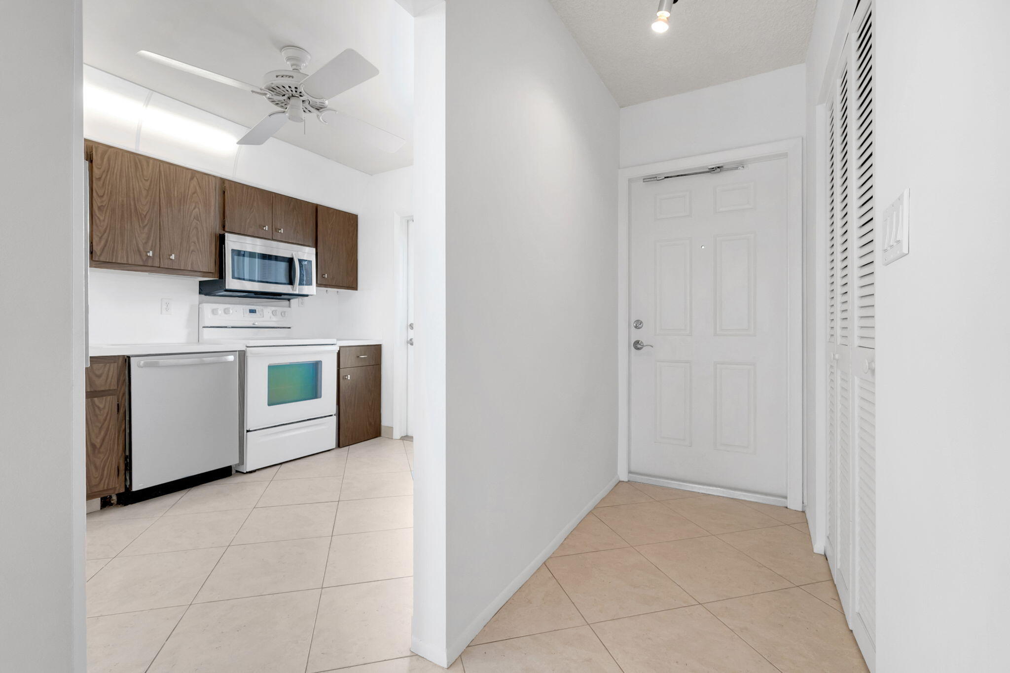 ADMIRALTY TOWERS CONDOMINIUM - Residential