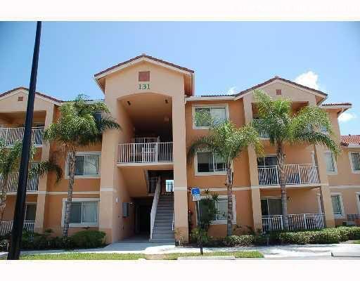 UNIT 1/1 for rent at St Lucie West, ground floor, parking view, tile although unit, washer and dryer inside. Must to see.