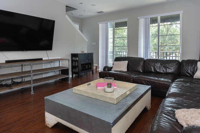 GREENWICH - Residential