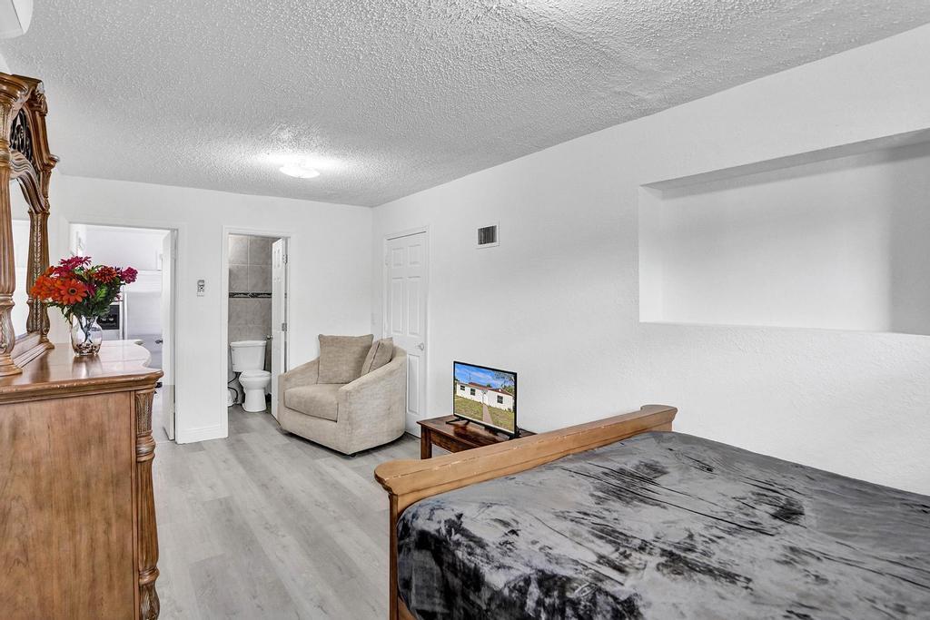 WEST MIAMI SHORES SEC C - Residential Lease