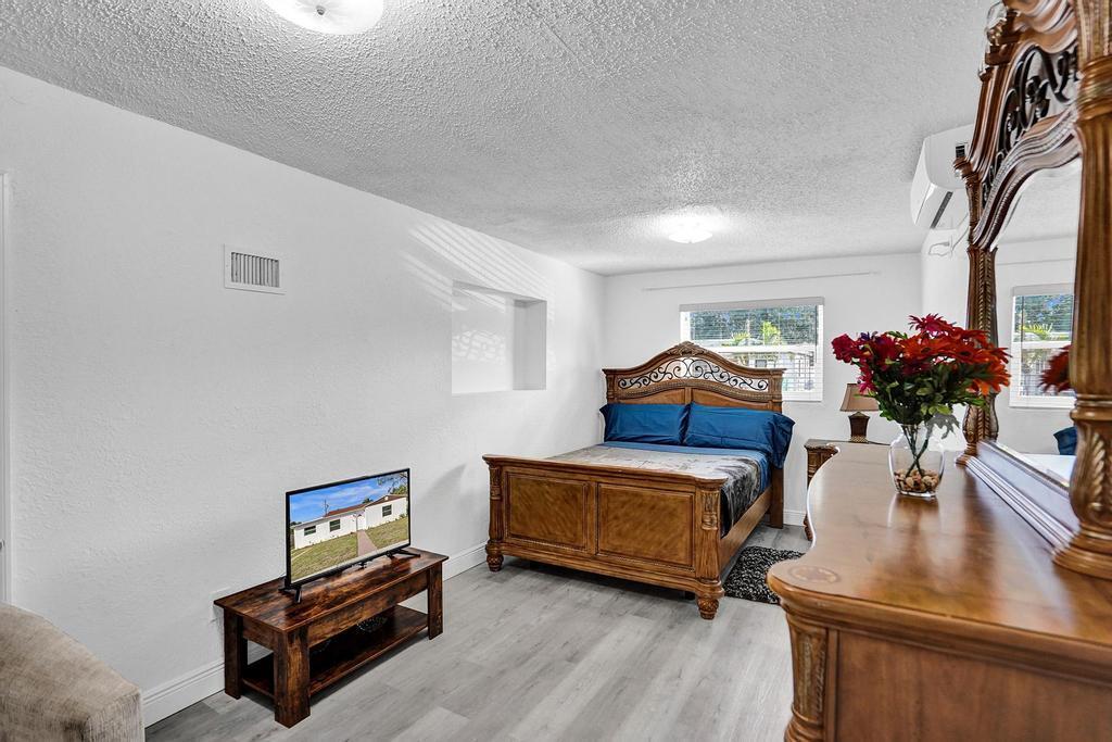 Beautiful studio apartment, part of a home with own private entrance, recently renovated in the desired West Miami shores area. Conveniently located close highways, restaurants, airport, beaches, Wynwood, etc. This studio apartment boasts a cozy and comfortable living. Easy to show. Schedule showing today.
