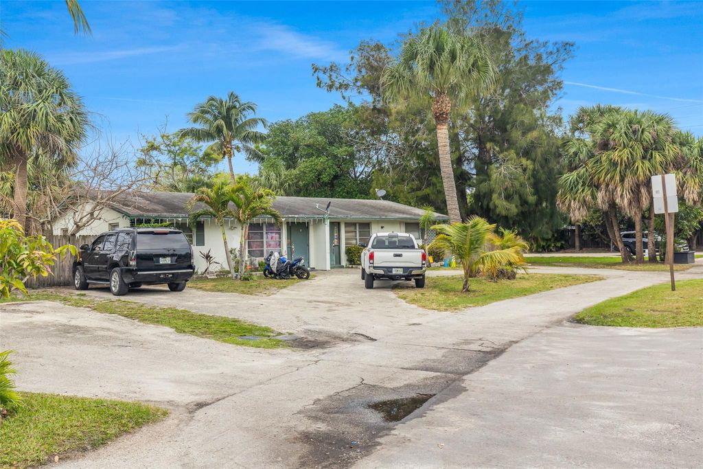 Photo of 808 Philadelphia Drive, Jupiter, FL 33458 (MLS # F10490550)