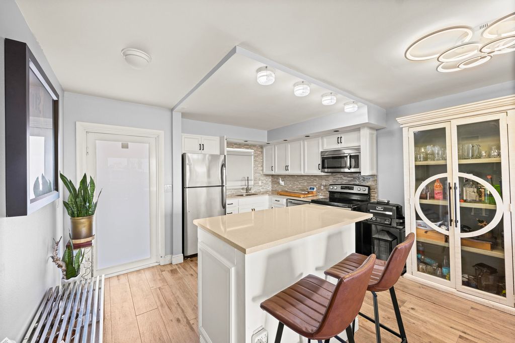 Photo of 231 E Lantana Road #402, Lantana, FL 33462 (MLS # R11161730)