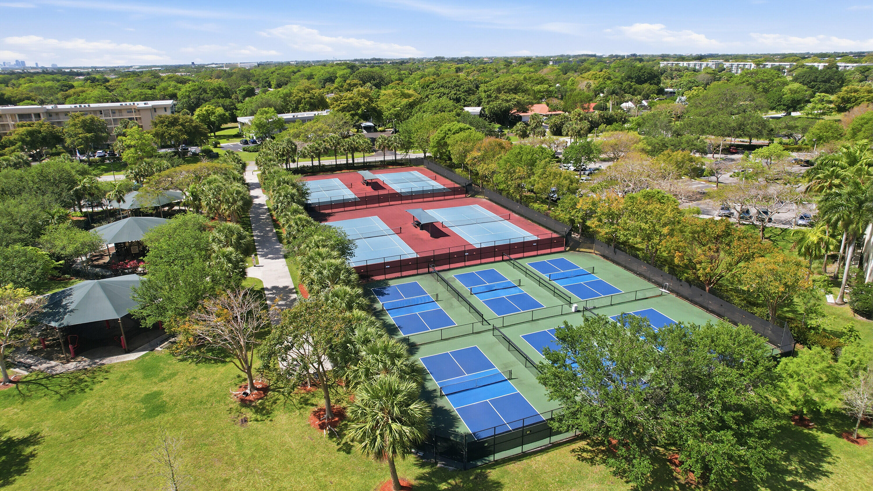 NO 104 PALM-AIRE COUNTRY CLUB - Residential