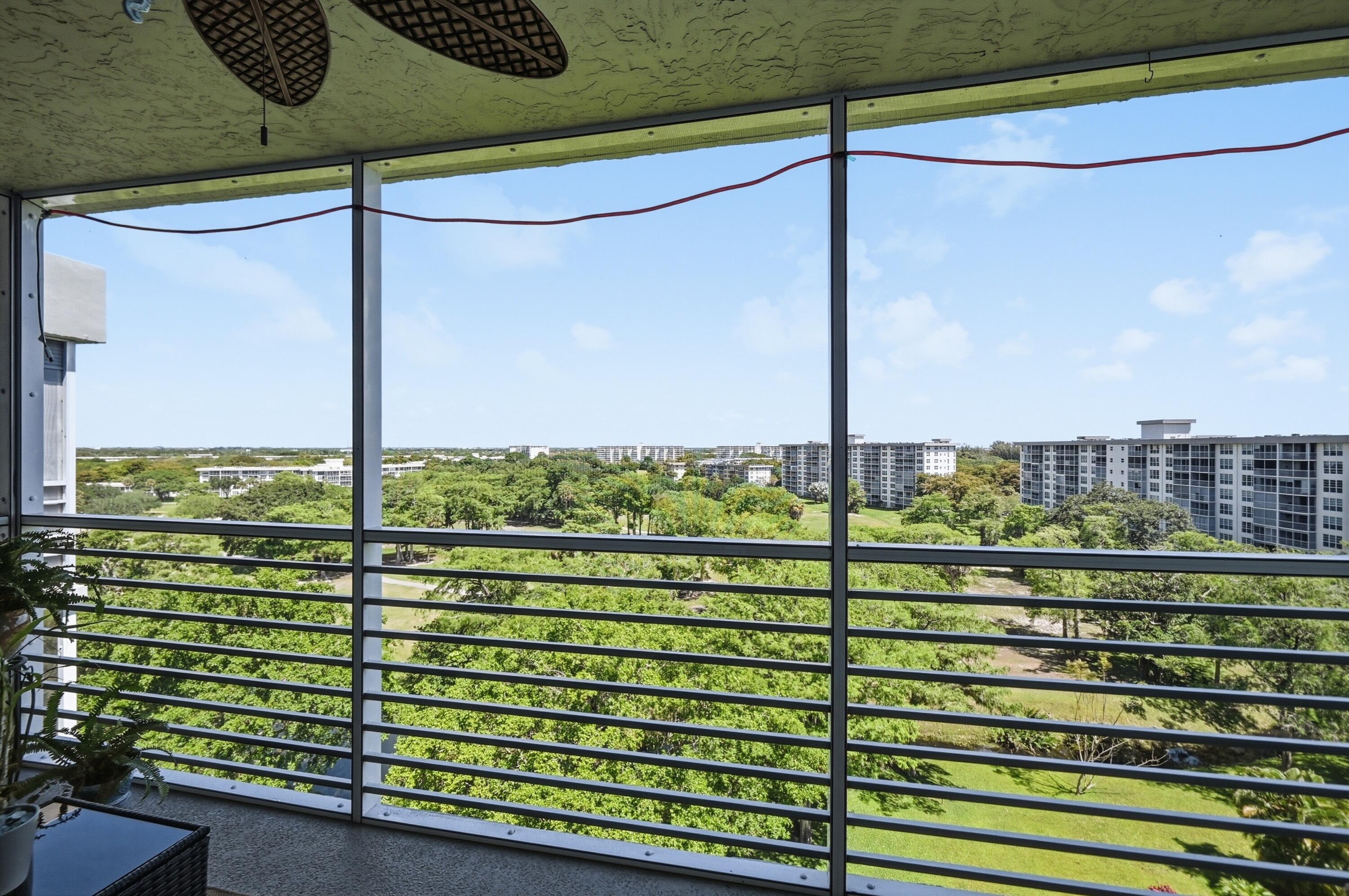 NO 104 PALM-AIRE COUNTRY CLUB - Residential