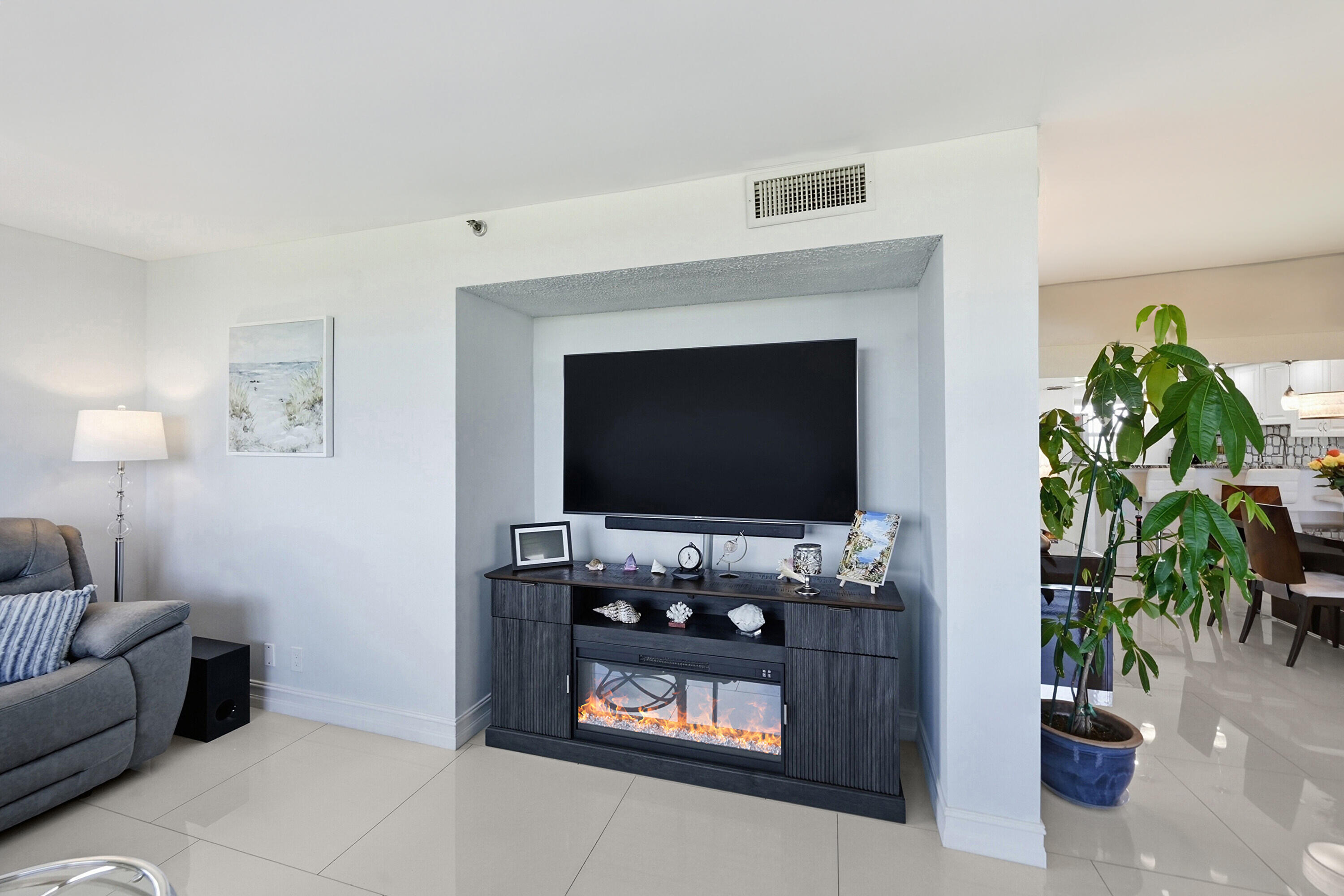 NO 104 PALM-AIRE COUNTRY CLUB - Residential