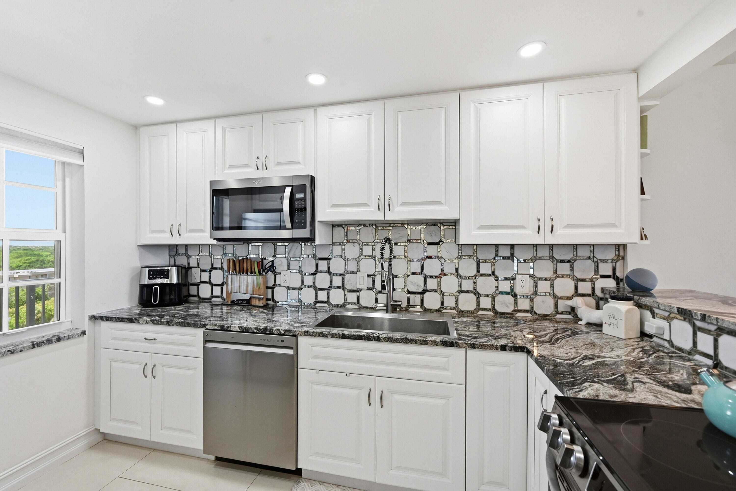 NO 104 PALM-AIRE COUNTRY CLUB - Residential