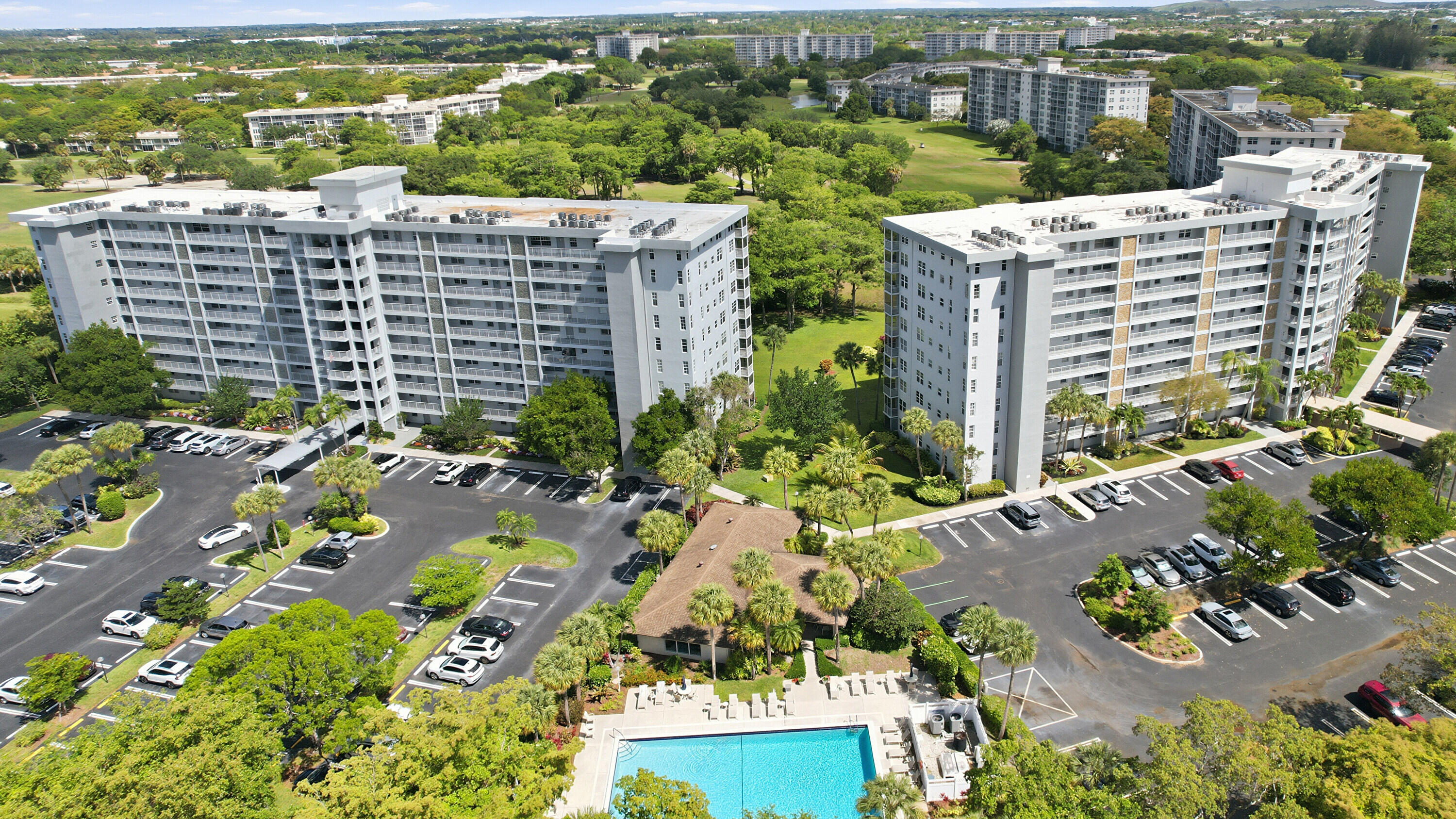 NO 104 PALM-AIRE COUNTRY CLUB - Residential