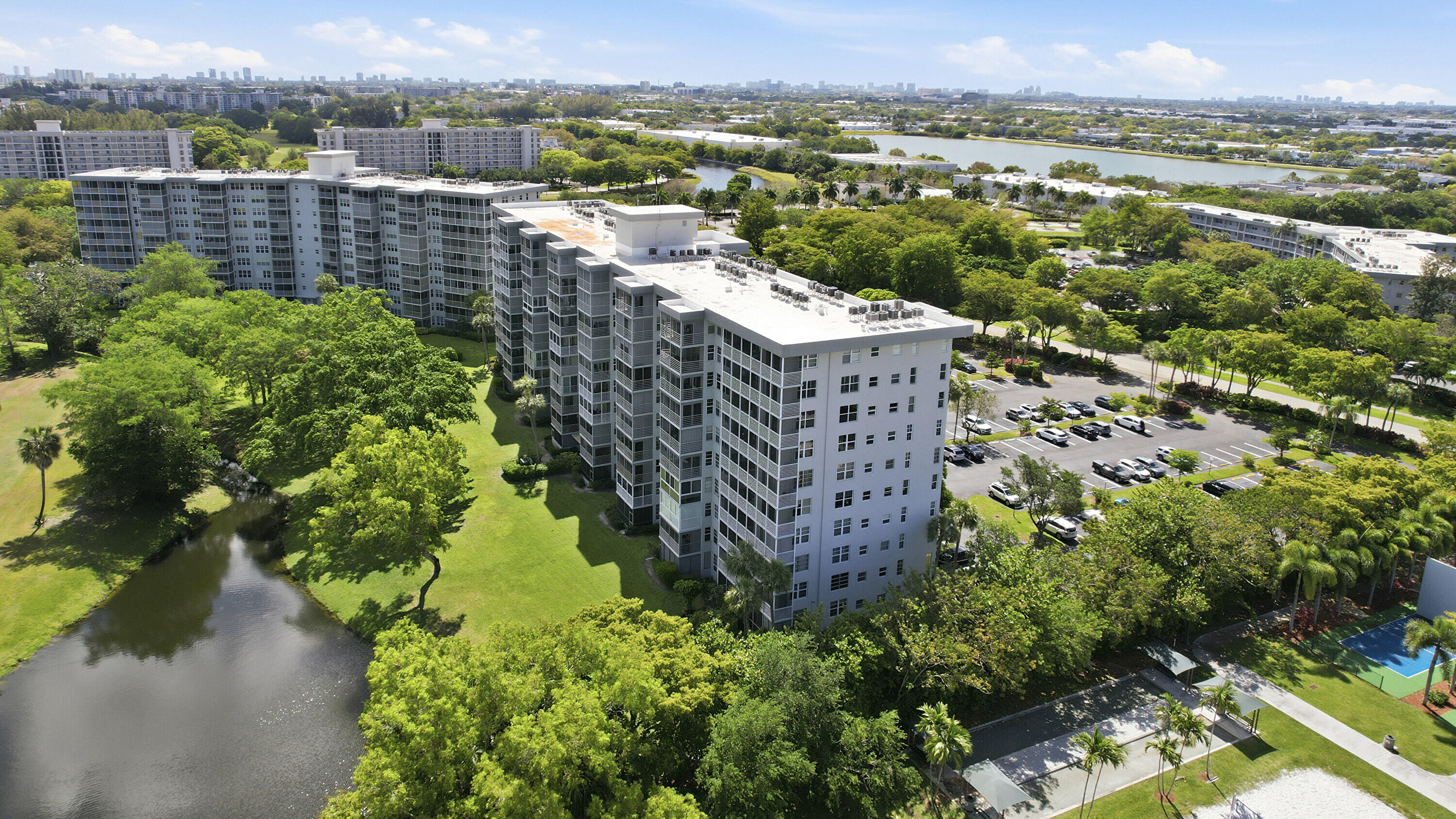 NO 104 PALM-AIRE COUNTRY CLUB - Residential