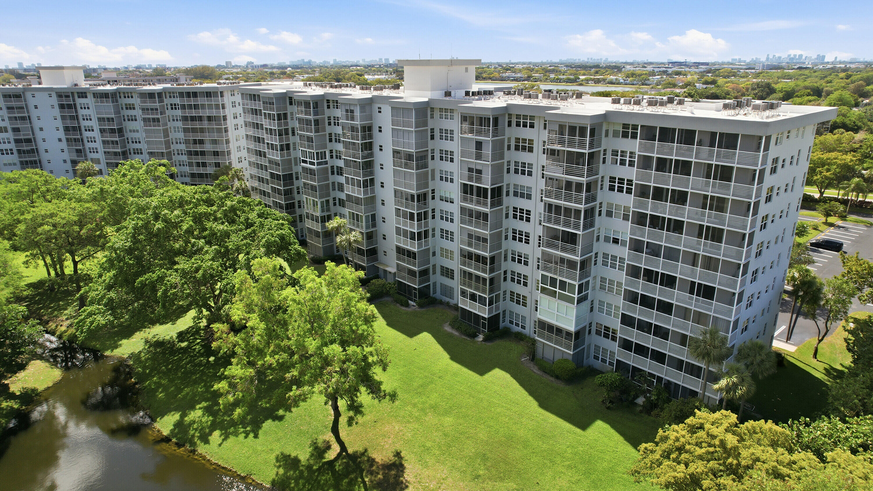 NO 104 PALM-AIRE COUNTRY CLUB - Residential