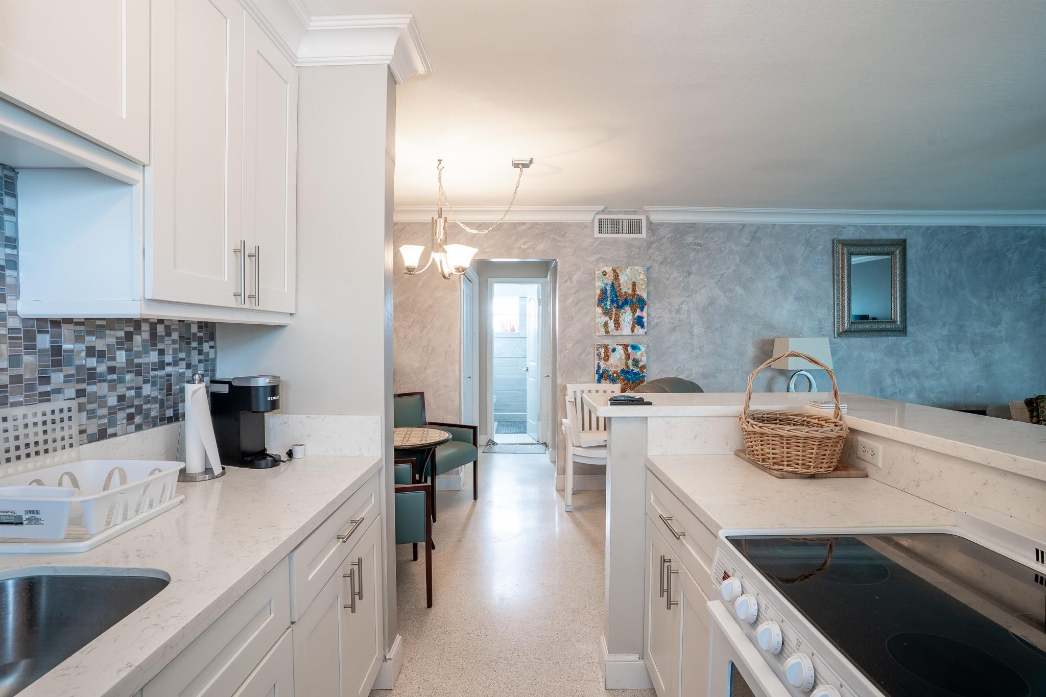 The perfect seasonal rental! Available mid October to January. Close to many restaurants and Holly Cross hospital. Just a short walk to the beach. Fully furnished, updated, and ready to move in. Property is located in a small quiet building with its own private pool.