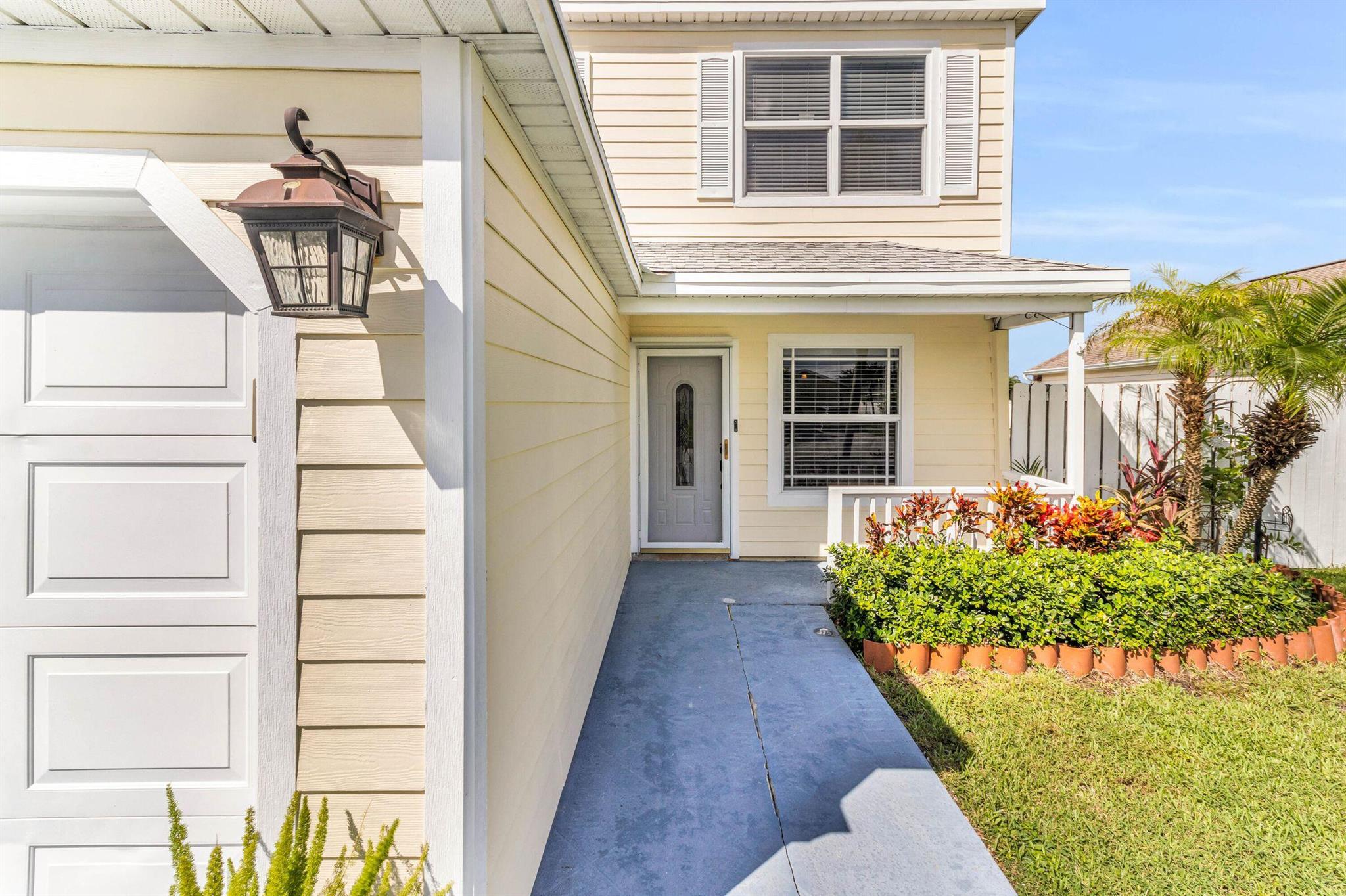 3911 Circle Lake Dr Drive