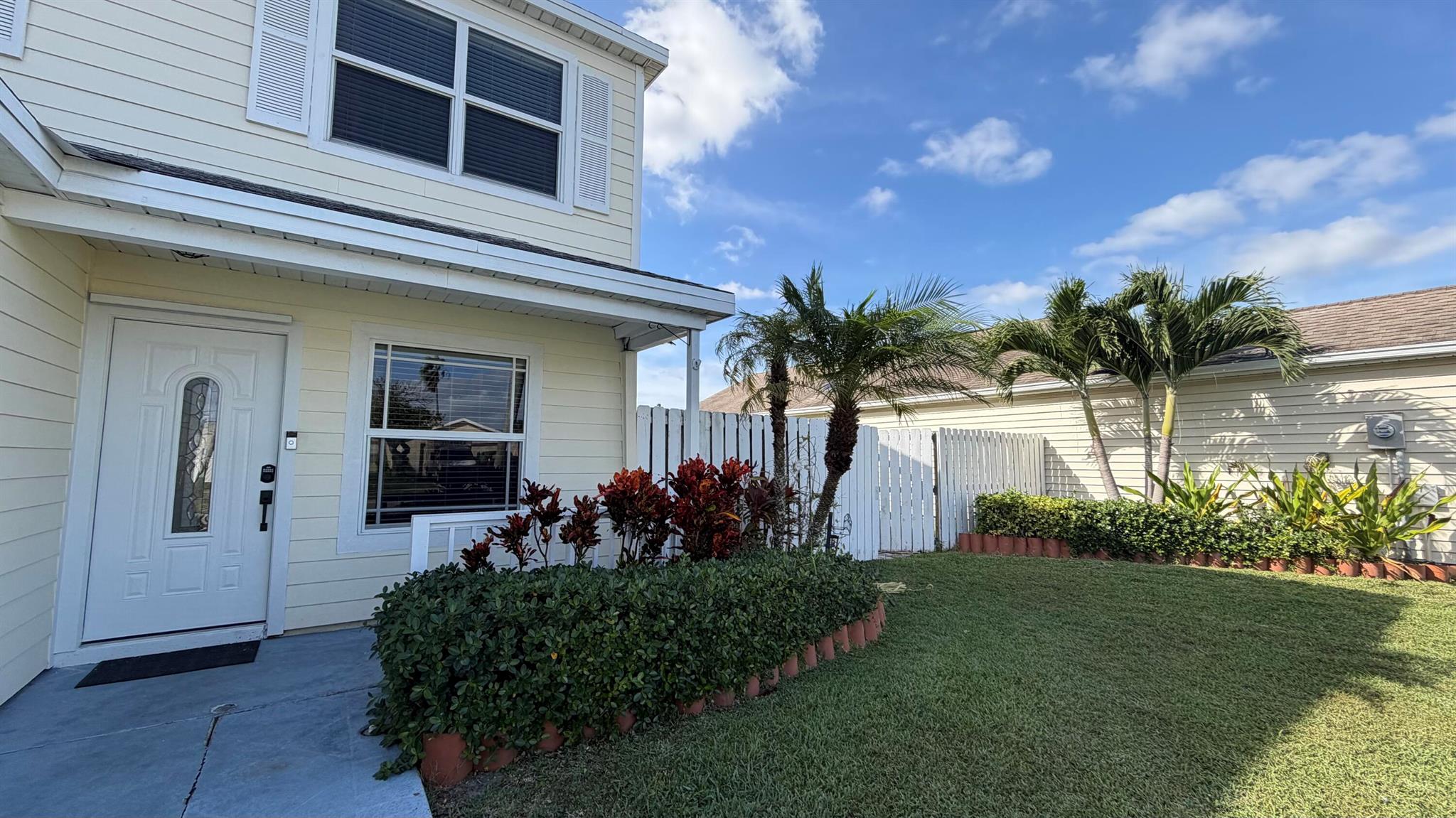 3911 Circle Lake Dr Drive