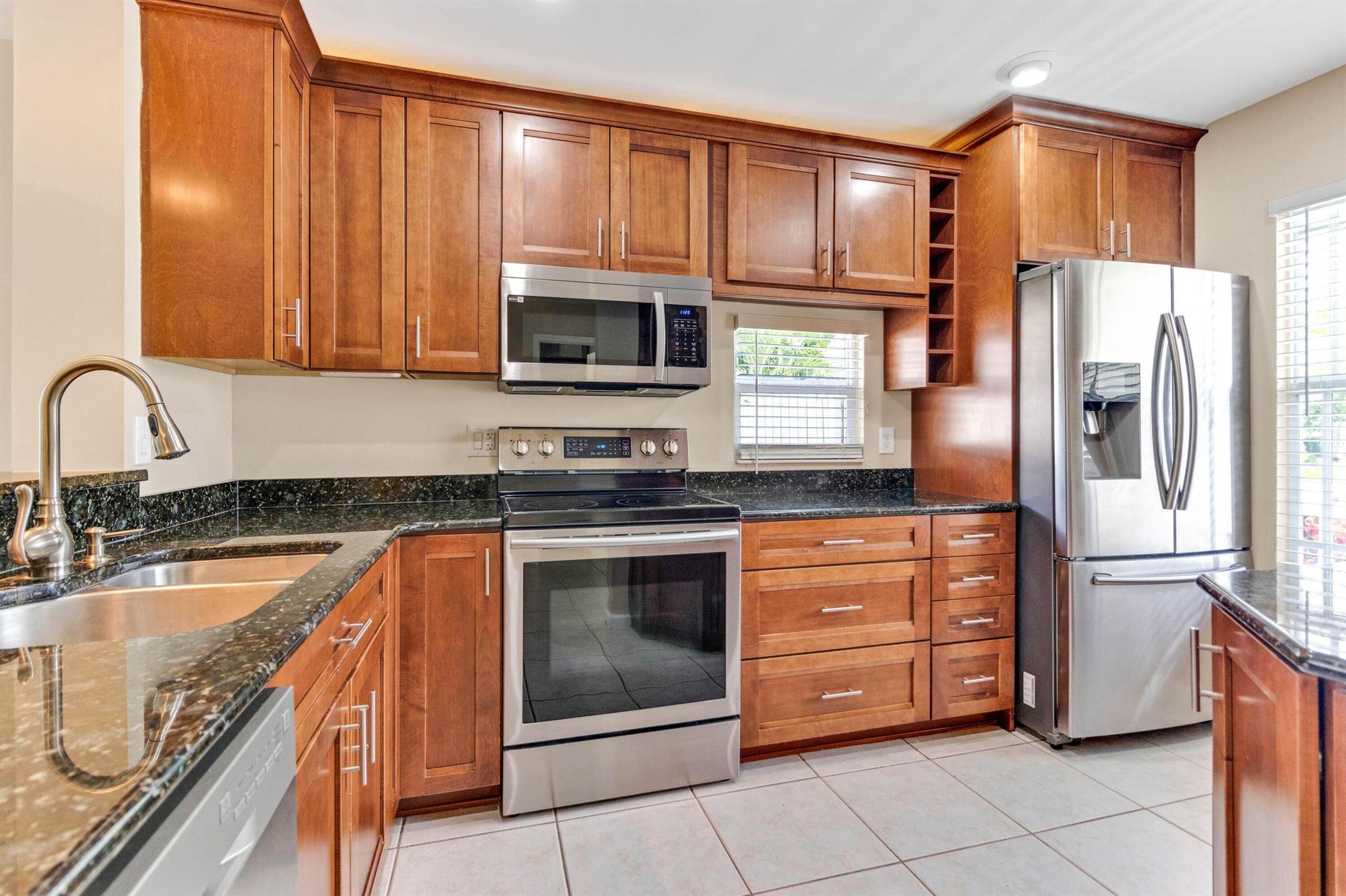 PALM CLUB WEST VILLAGE 2 - Residential