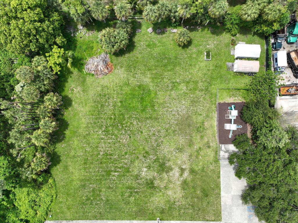 PALM BEACH FARMS CO 3 - Land