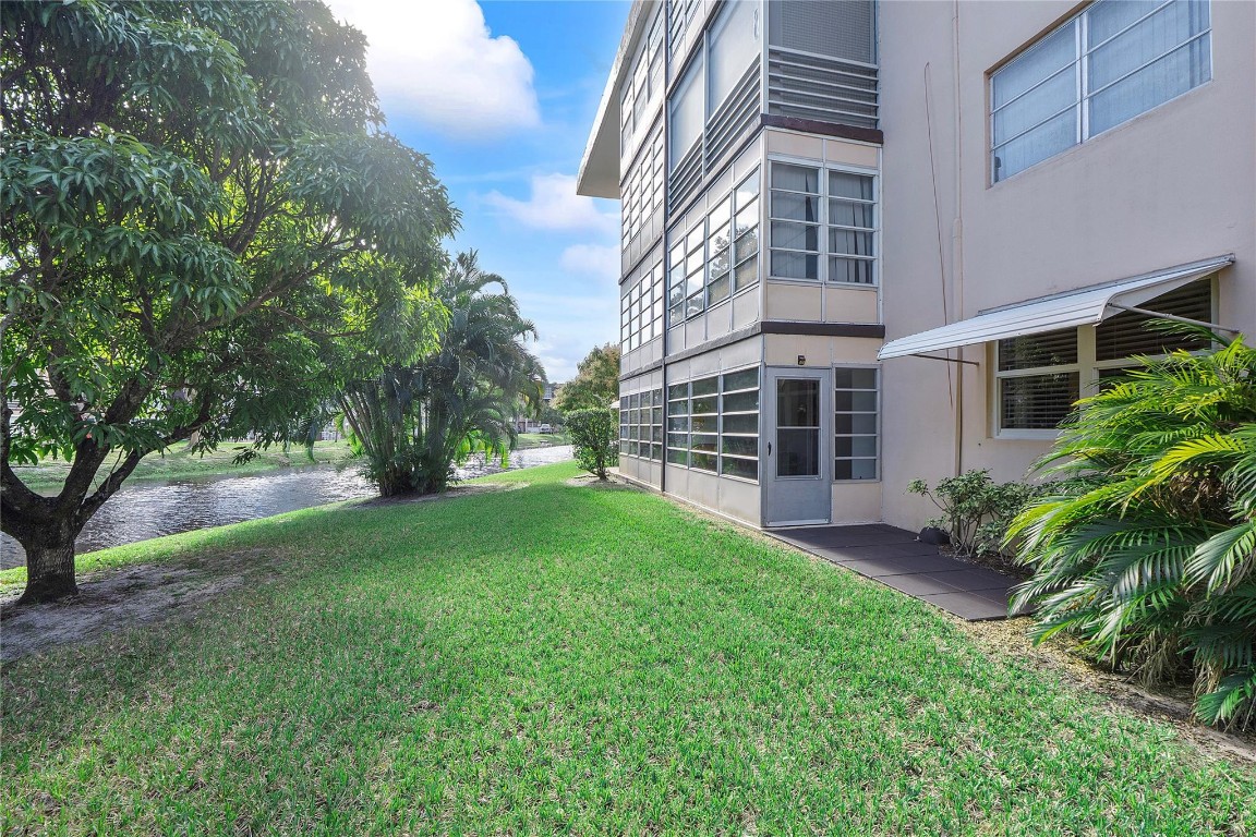 LAUDERDALE OAKS - Residential