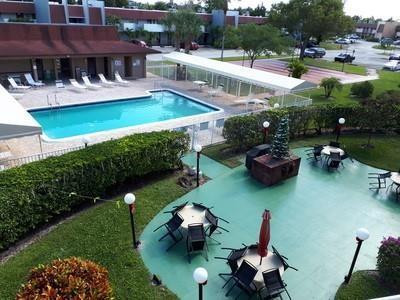 LAUDERDALE OAKS - Residential