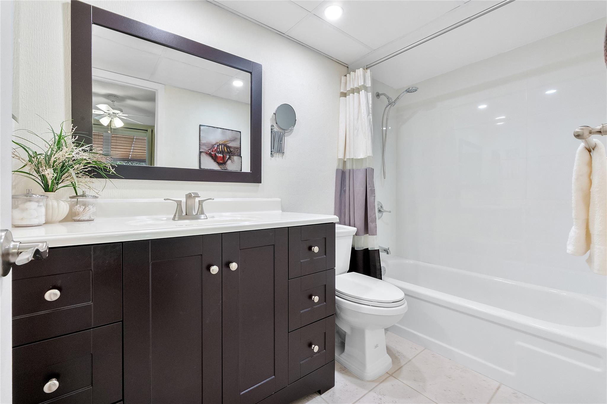 LAUDERDALE OAKS - Residential