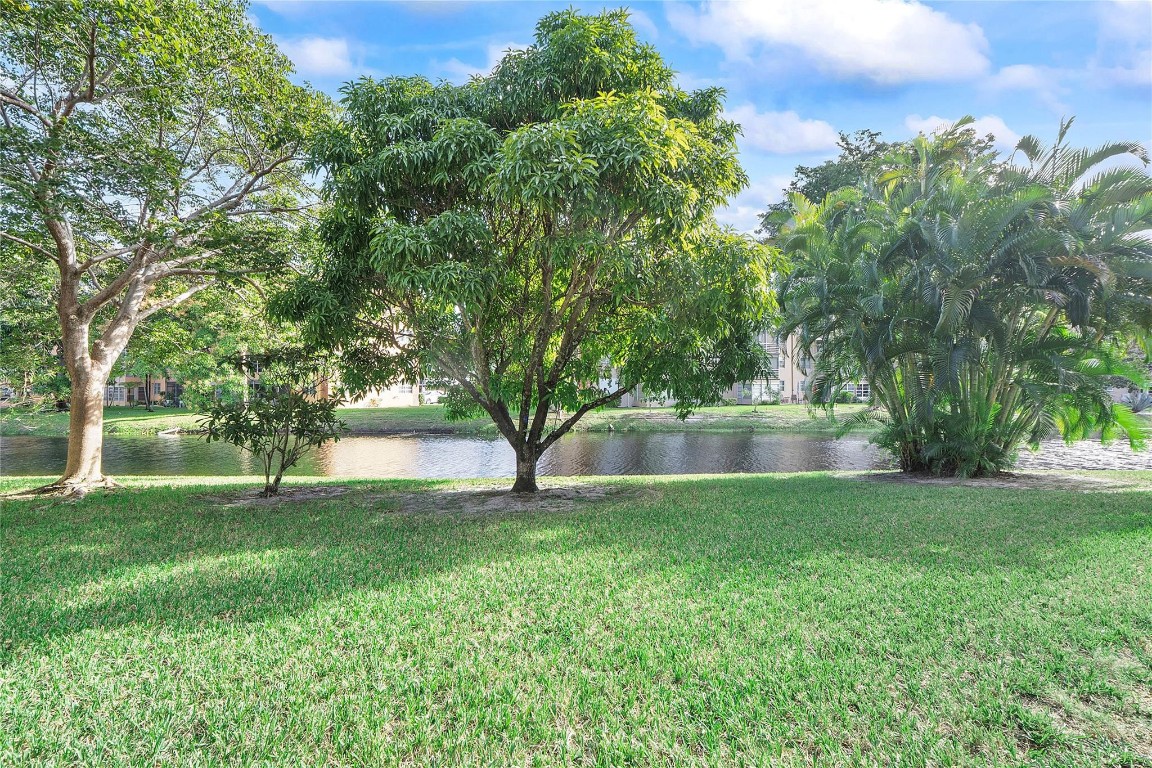 LAUDERDALE OAKS - Residential