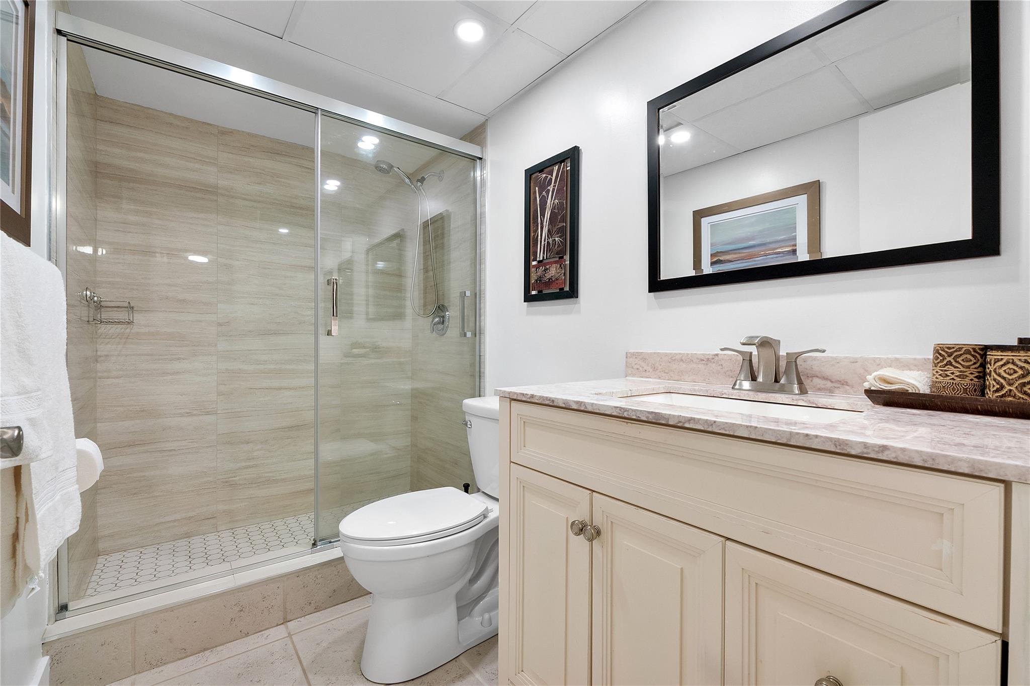 LAUDERDALE OAKS - Residential