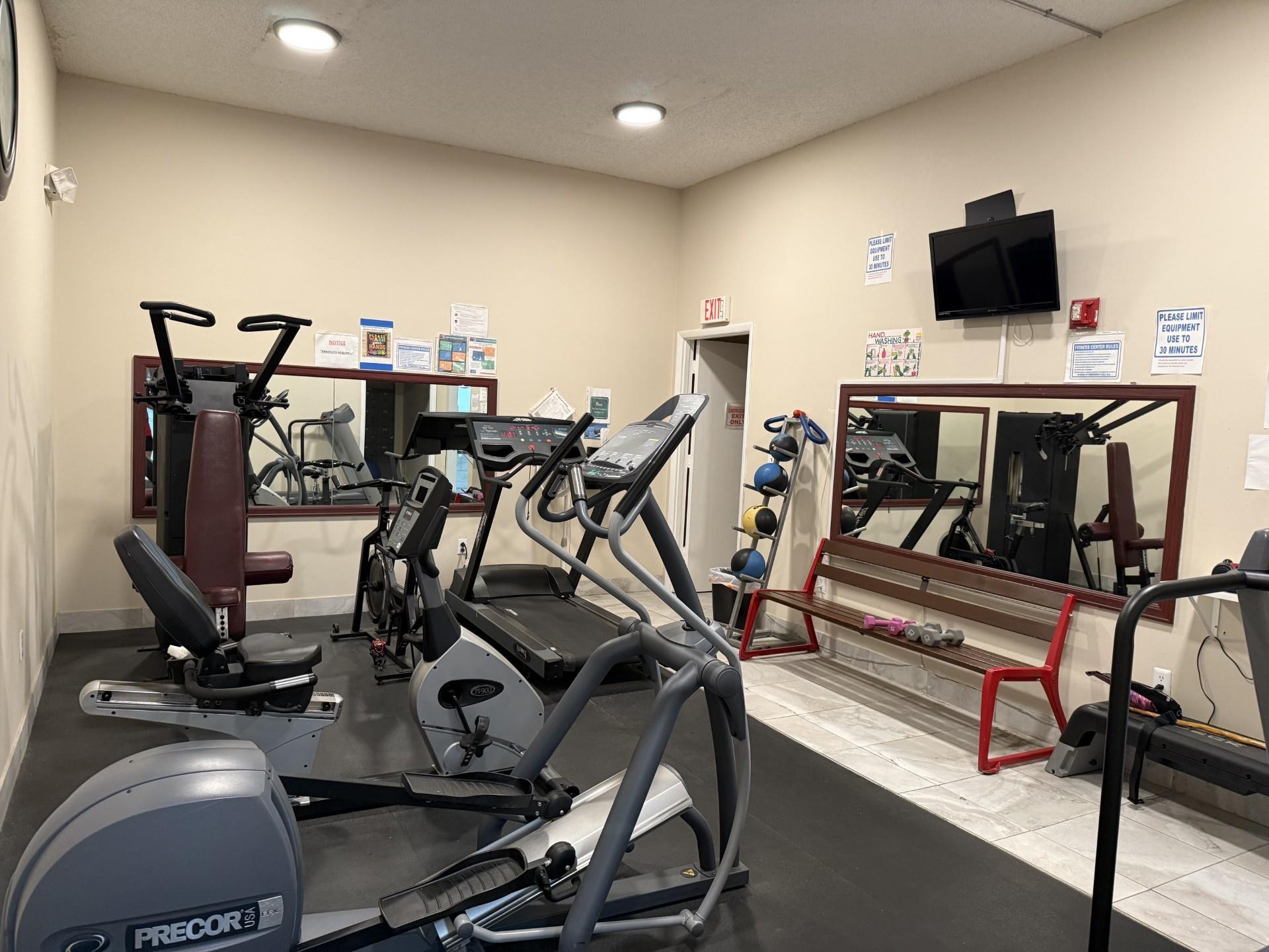 LAUDERDALE OAKS - Residential