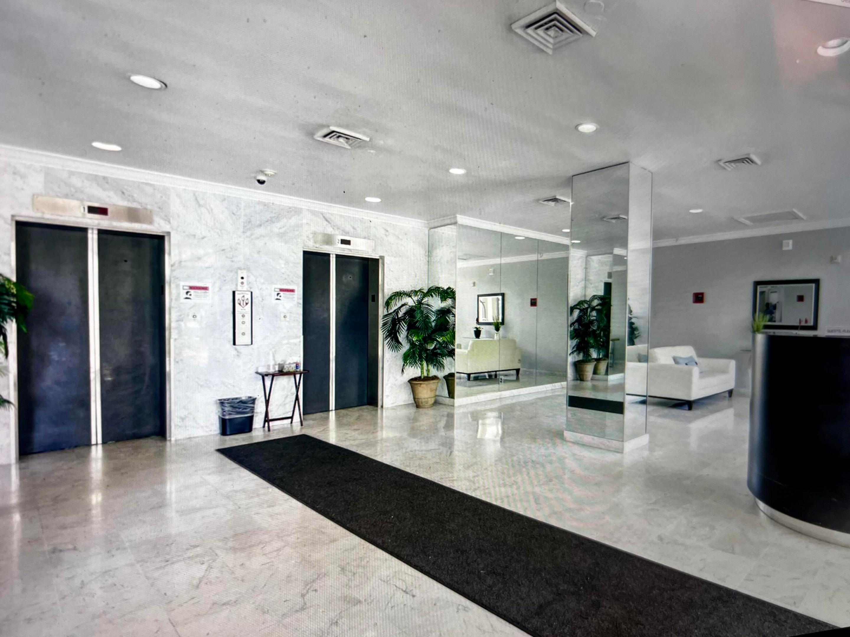 LANDS OF THE PRESIDENT CONDO 7 - Residential