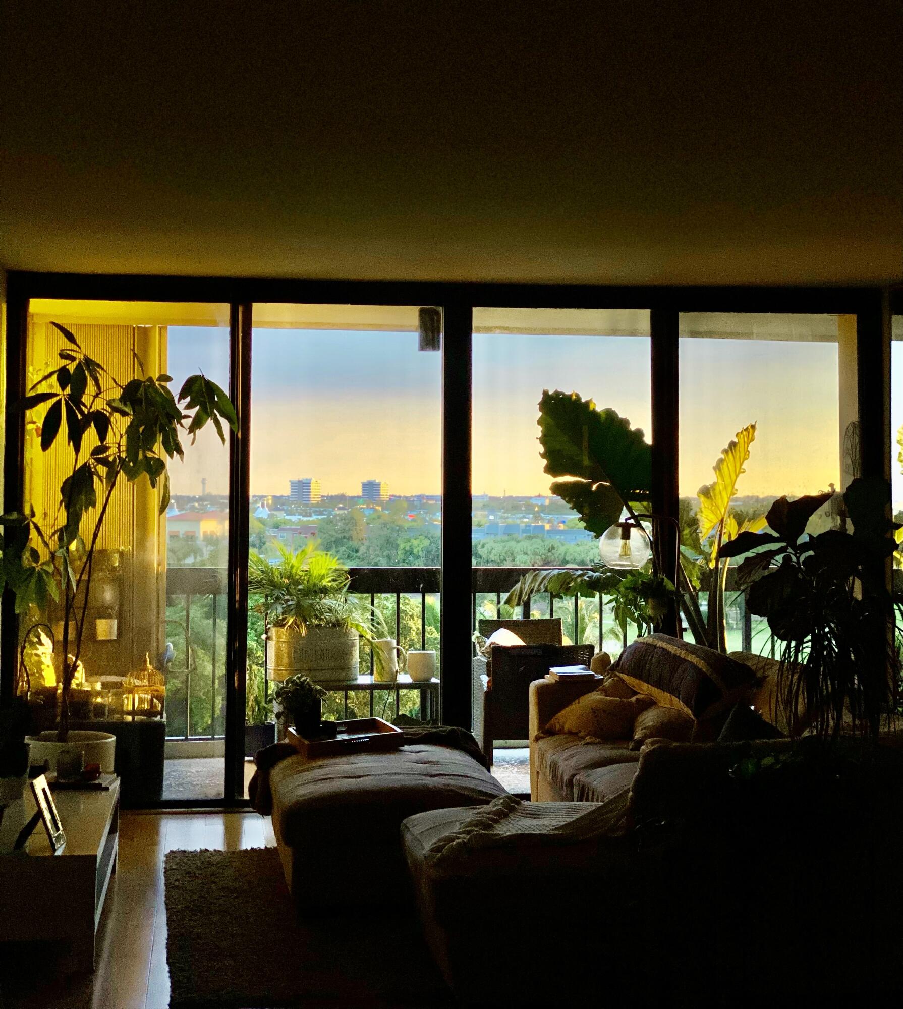 LANDS OF THE PRESIDENT CONDO 7 - Residential