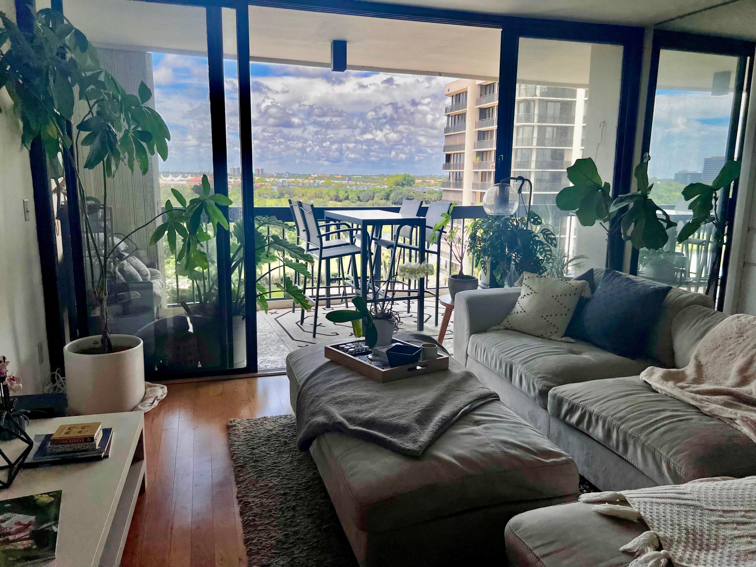 LANDS OF THE PRESIDENT CONDO 7 - Residential