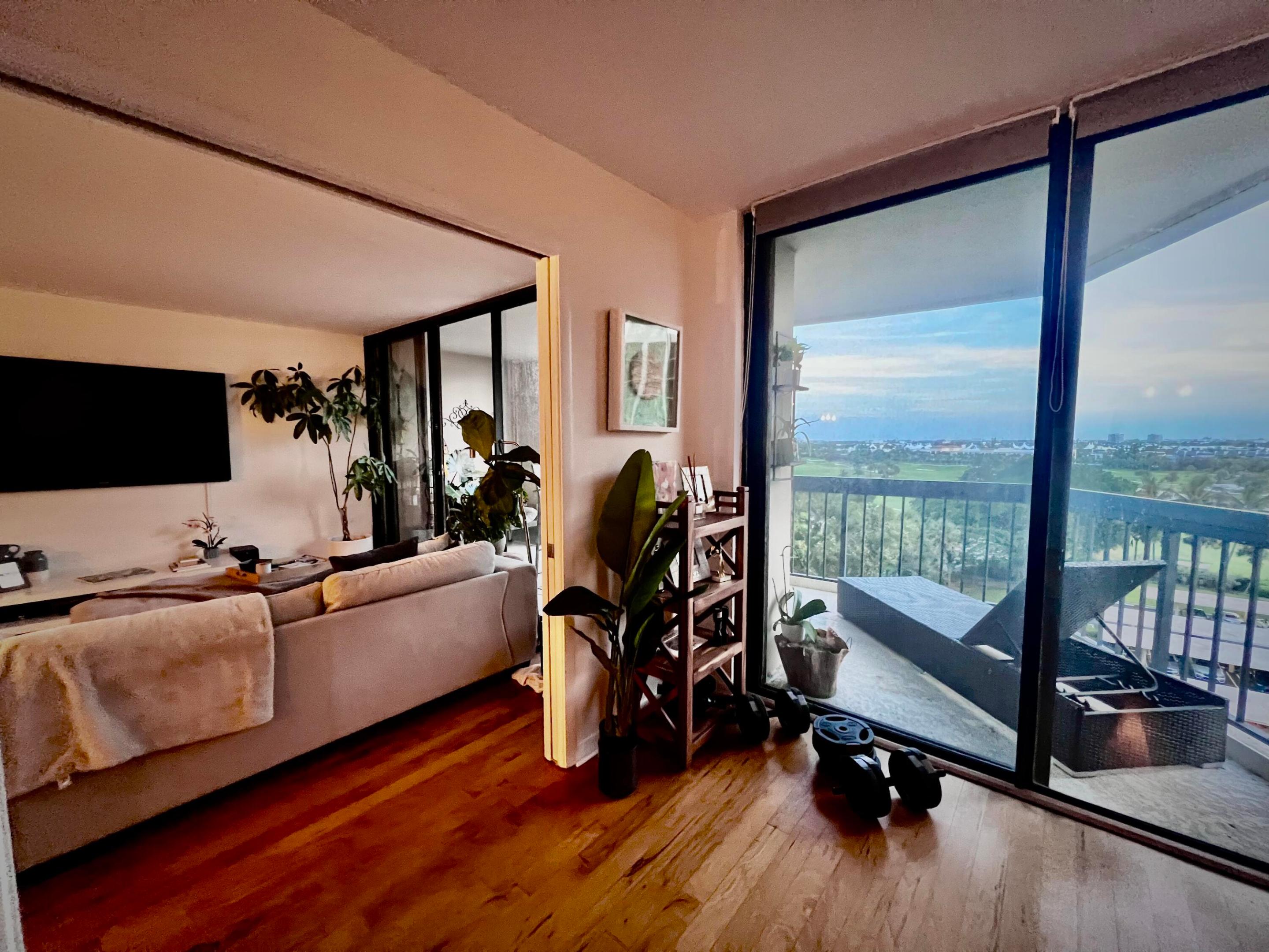 LANDS OF THE PRESIDENT CONDO 7 - Residential