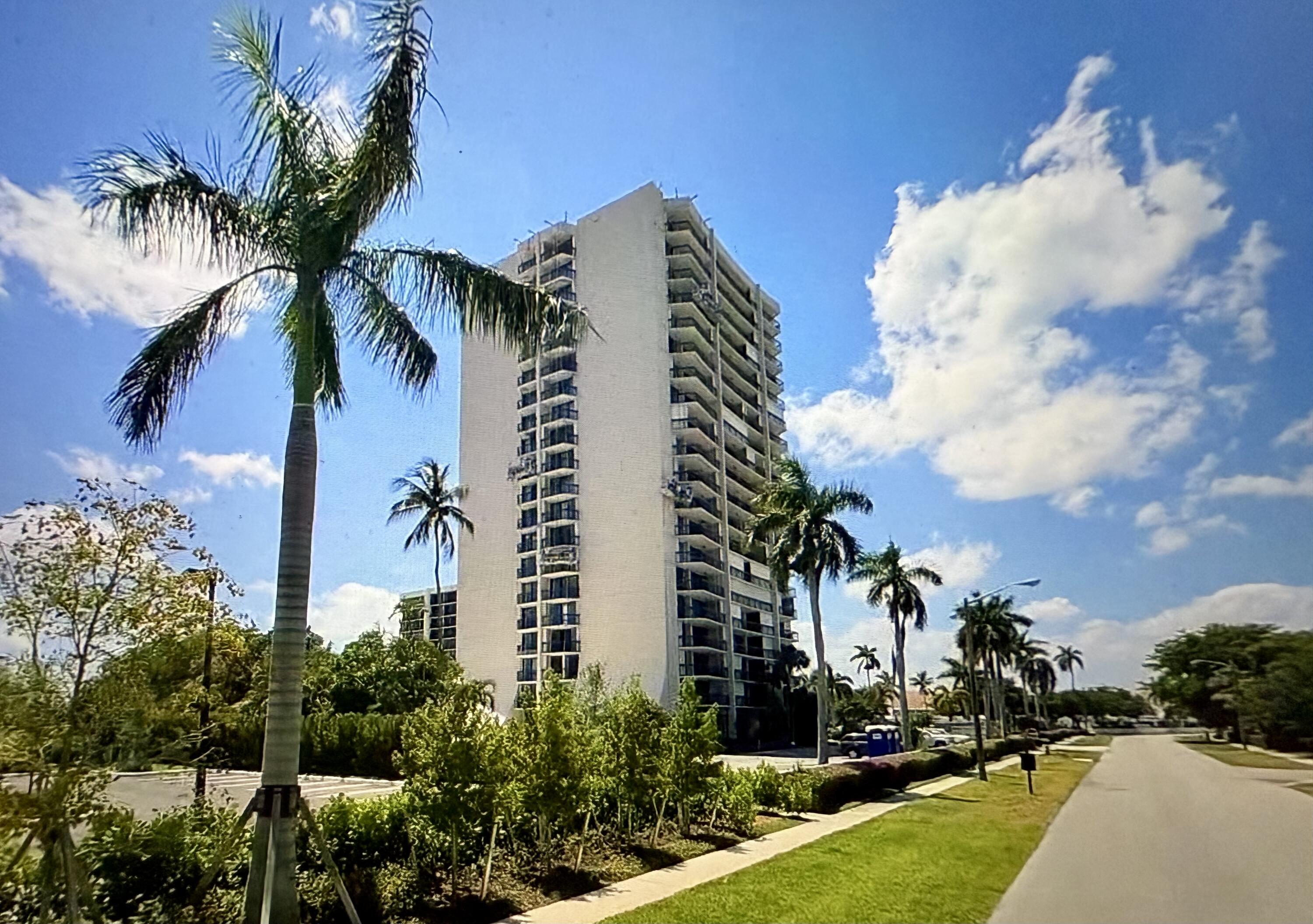 LANDS OF THE PRESIDENT CONDO 7 - Residential