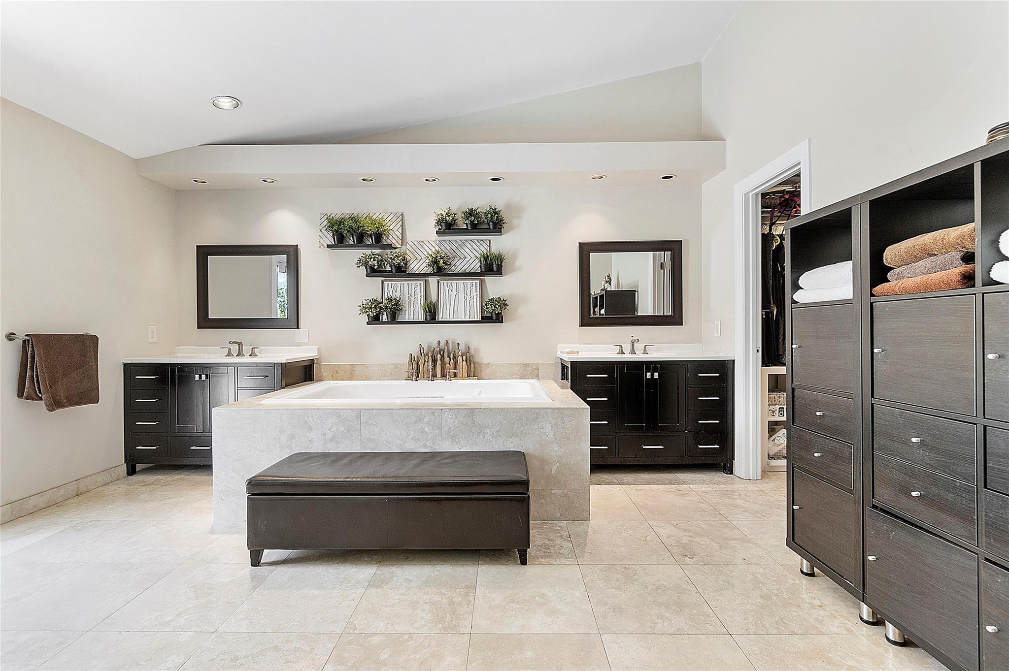 MAPLEWOOD - Residential