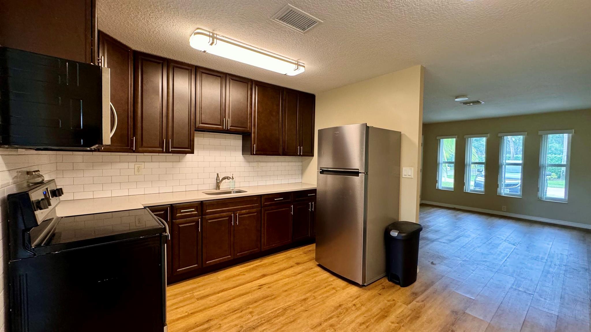 Charming 2 bed, 1 bath home with a screened back porch, perfect for relaxing. This move-in ready gem features an inviting living space, a well-appointed kitchen with modern appliances, and comfortable bedrooms. The bathroom is tastefully updated. Enjoy the outdoors in the screened porch, ideal for morning coffee or evening gatherings. Located in a friendly neighborhood with easy access to schools, parks, and shopping. Don't miss this opportunity to make this lovely house your new home!
