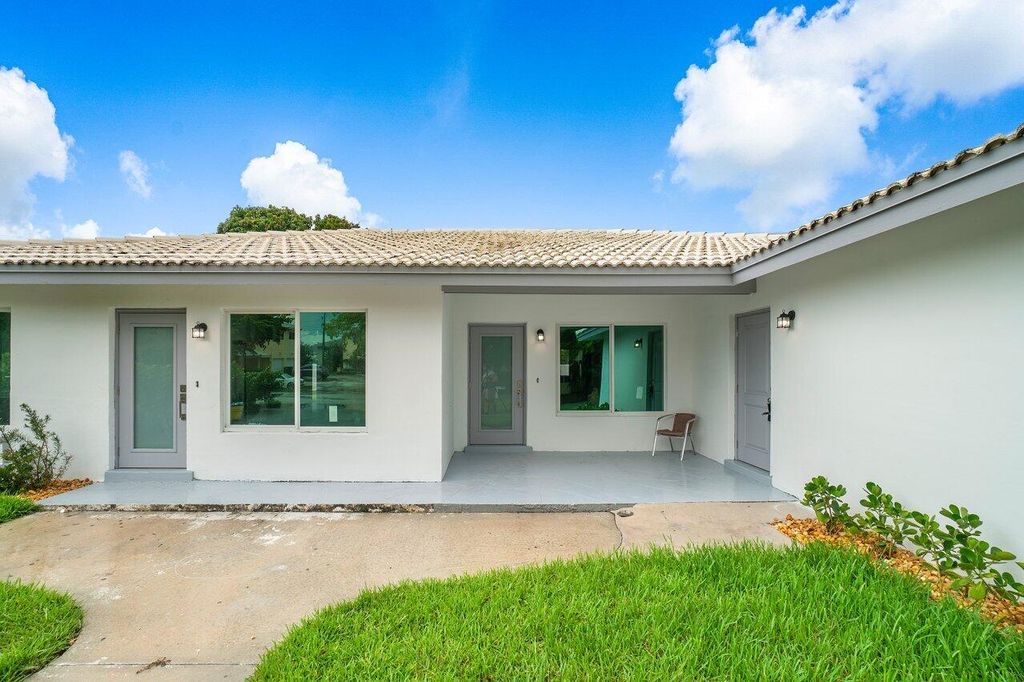 Photo of 245 SW 6th Street, Boca Raton, FL 33432 (MLS # R11151065)