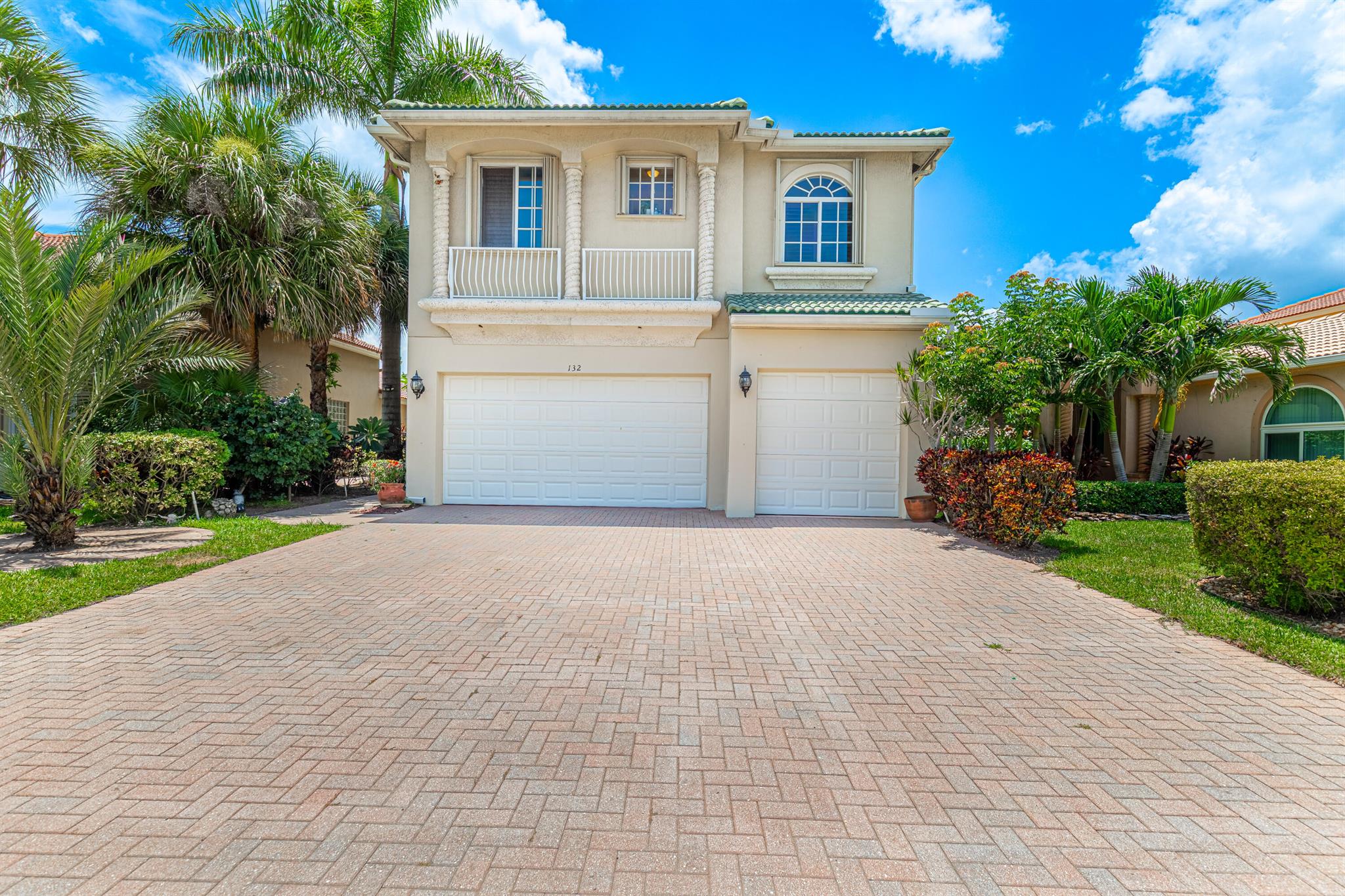 Gorgeous 5 bed 4 bath, 3 car garage Pool home with stunning Lake Views in the desired gated community of Bella Terra. Downstairs features hardwood floors, a formal living room, formal dining room, family room, full bathroom and open concept kitchen with an island and breakfast nook. The Kitchen features corian countertops, stainless steel appliances, large wood cabinets, tile floors. Upstairs features hardwood floors, 5 bedrooms and 3 full bathrooms. The large Master Bath has double sinks, large tub with jets, separate shower with his and hers shower heads and much more! Large Master Bedroom has walk in closets, tray ceiling and beautiful Lake view From the family room, step outside the double sliding glass doors and enjoy a tropical oasis. This house has it all a MUST SEE!
